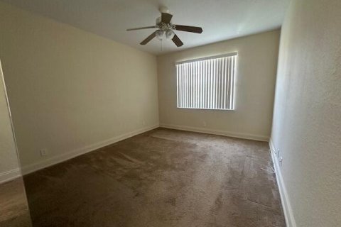 Condominio en alquiler en Palm Springs, Florida, 3 dormitorios, 117.71 m2 № 1210167 - foto 1