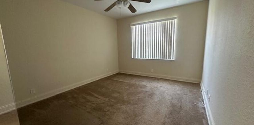 Condominio en Palm Springs, Florida, 3 dormitorios  № 1210167