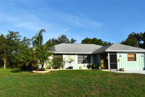House in Port Charlotte, Florida 3 bedrooms, 118.73 sq.m. № 2112693