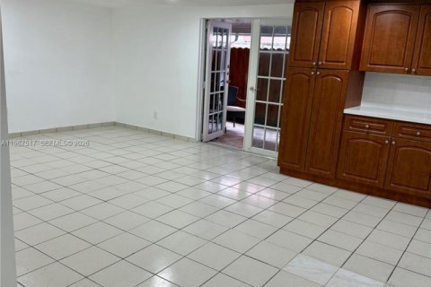 Touwnhouse à louer à Hialeah, Floride: 3 chambres, 104.14 m2 № 2028687 - photo 18