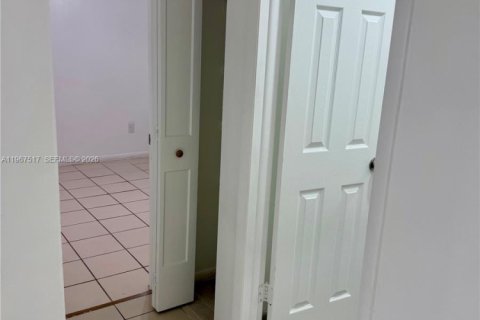 Touwnhouse à louer à Hialeah, Floride: 3 chambres, 104.14 m2 № 2028687 - photo 13