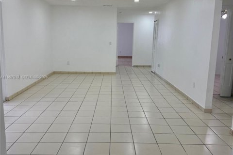 Touwnhouse à louer à Hialeah, Floride: 3 chambres, 104.14 m2 № 2028687 - photo 12