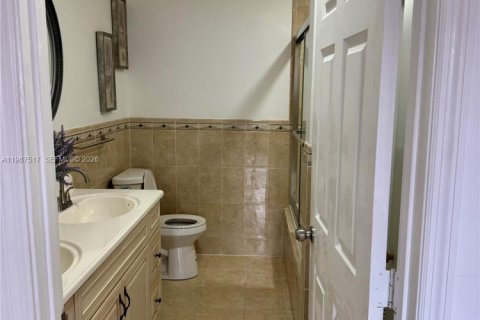 Touwnhouse à louer à Hialeah, Floride: 3 chambres, 104.14 m2 № 2028687 - photo 8