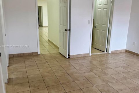 Touwnhouse à louer à Hialeah, Floride: 3 chambres, 104.14 m2 № 2028687 - photo 7