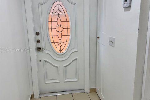 Touwnhouse à louer à Hialeah, Floride: 3 chambres, 104.14 m2 № 2028687 - photo 4