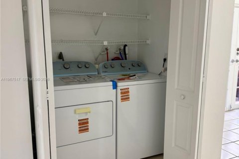 Touwnhouse à louer à Hialeah, Floride: 3 chambres, 104.14 m2 № 2028687 - photo 21