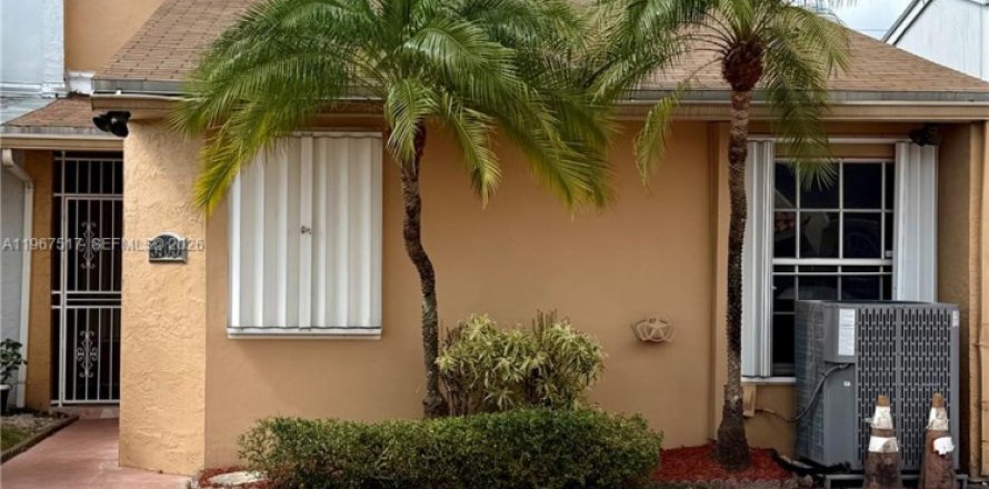 Touwnhouse à Hialeah, Floride 3 chambres, 104.14 m2 № 2028687