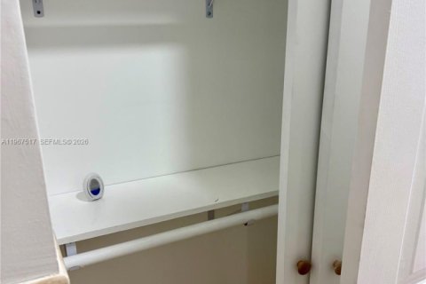 Touwnhouse à louer à Hialeah, Floride: 3 chambres, 104.14 m2 № 2028687 - photo 10