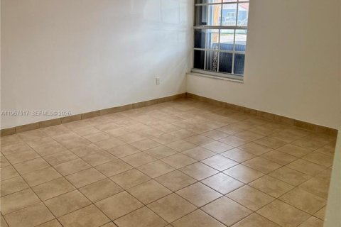 Touwnhouse à louer à Hialeah, Floride: 3 chambres, 104.14 m2 № 2028687 - photo 6