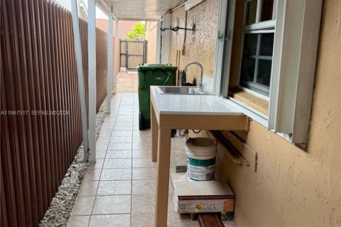 Touwnhouse à louer à Hialeah, Floride: 3 chambres, 104.14 m2 № 2028687 - photo 25