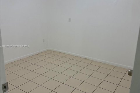 Touwnhouse à louer à Hialeah, Floride: 3 chambres, 104.14 m2 № 2028687 - photo 14