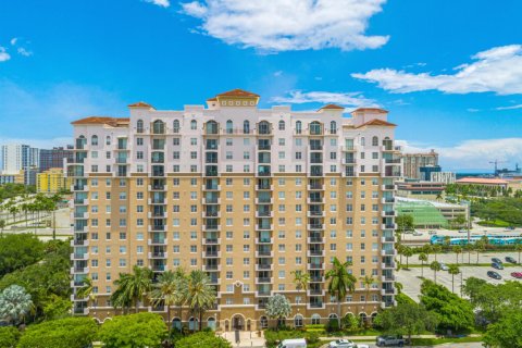 Estudio en el Condominio en West Palm Beach, Florida  № 2168716