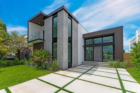 Casa en Miami, Florida 6 dormitorios № 2080511