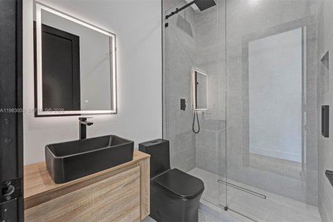 Casa en alquiler en Miami, Florida, 6 dormitorios № 2080511 - foto 30
