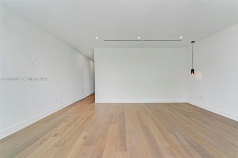Casa en alquiler en Miami, Florida, 6 dormitorios № 2080511 - foto 12