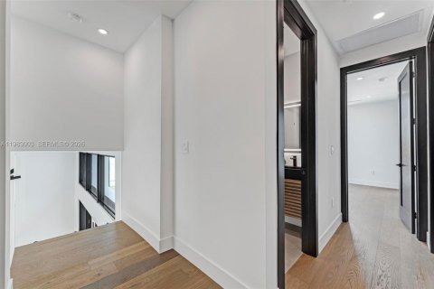 Casa en alquiler en Miami, Florida, 6 dormitorios № 2080511 - foto 27