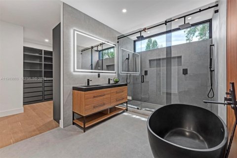 Casa en alquiler en Miami, Florida, 6 dormitorios № 2080511 - foto 15