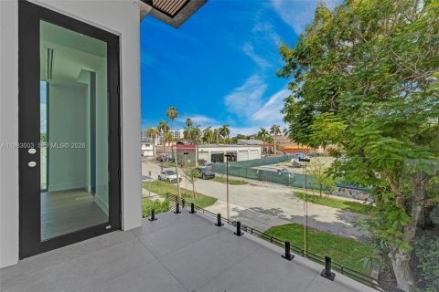 Casa en alquiler en Miami, Florida, 6 dormitorios № 2080511 - foto 23