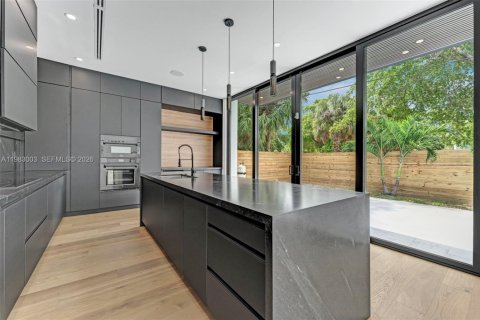 Casa en alquiler en Miami, Florida, 6 dormitorios № 2080511 - foto 5