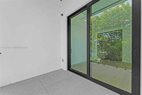 Casa en alquiler en Miami, Florida, 6 dormitorios № 2080511 - foto 22