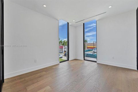 Casa en alquiler en Miami, Florida, 6 dormitorios № 2080511 - foto 24