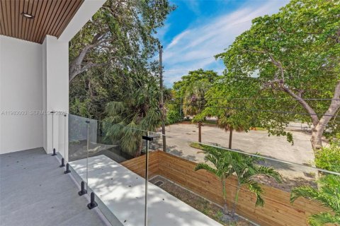 Casa en alquiler en Miami, Florida, 6 dormitorios № 2080511 - foto 19