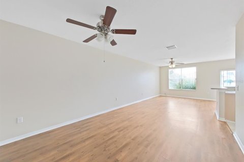 Touwnhouse à louer à Riverview, Floride: 3 chambres, 146.6 m2 № 2387641 - photo 3