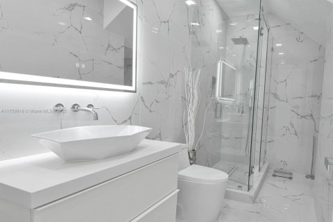 Купить виллу или дом в Бока-Ратон, Флорида 6 спален, 390.28м2, № 1957742 - фото 29