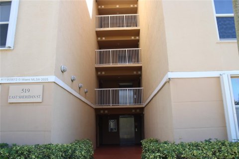 Снять в аренду кондоминиум в Дания-Бич, Флорида 2 спальни, 107.95м2, № 1957025 - фото 4