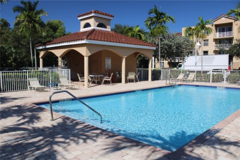 Снять в аренду кондоминиум в Дания-Бич, Флорида 2 спальни, 107.95м2, № 1957025 - фото 3