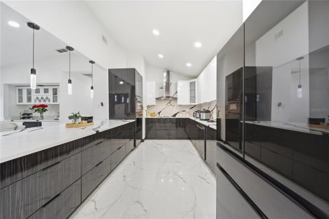Villa ou maison à louer à Tampa, Floride: 3 chambres, 131.09 m2 № 2425345 - photo 2