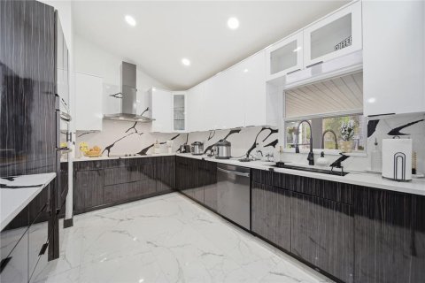 Villa ou maison à louer à Tampa, Floride: 3 chambres, 131.09 m2 № 2425345 - photo 4