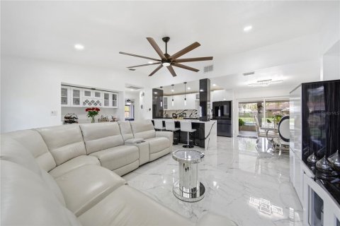 Villa ou maison à louer à Tampa, Floride: 3 chambres, 131.09 m2 № 2425345 - photo 8