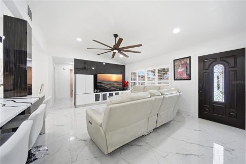 Villa ou maison à louer à Tampa, Floride: 3 chambres, 131.09 m2 № 2425345 - photo 7