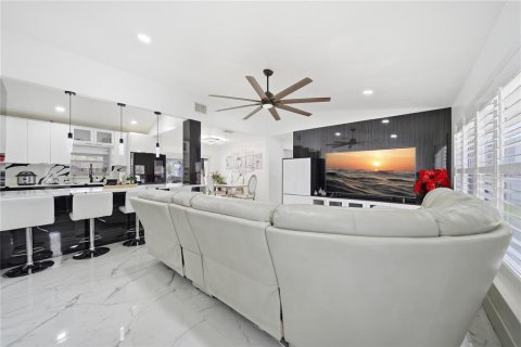 Villa ou maison à louer à Tampa, Floride: 3 chambres, 131.09 m2 № 2425345 - photo 5