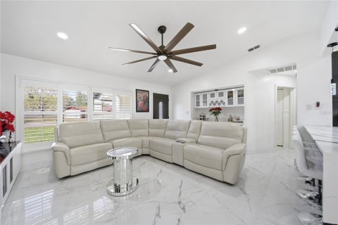 Villa ou maison à louer à Tampa, Floride: 3 chambres, 131.09 m2 № 2425345 - photo 6