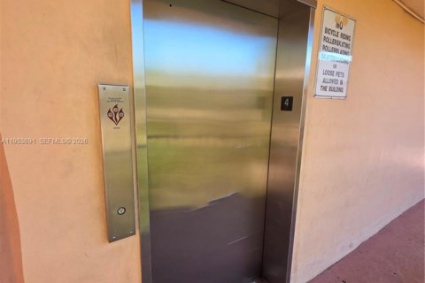 Снять в аренду кондоминиум в Майами, Флорида 2 спальни, 89.65м2, № 2008043 - фото 17