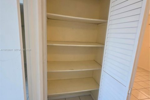 Снять в аренду кондоминиум в Майами, Флорида 2 спальни, 89.65м2, № 2008043 - фото 9