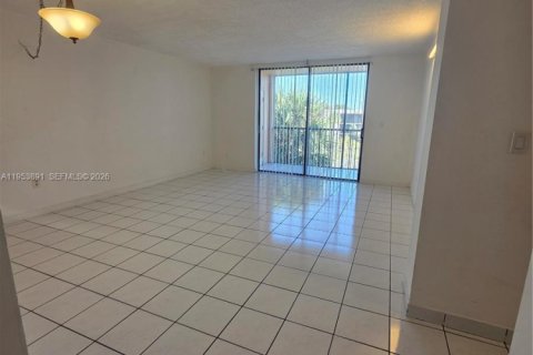 Снять в аренду кондоминиум в Майами, Флорида 2 спальни, 89.65м2, № 2008043 - фото 3