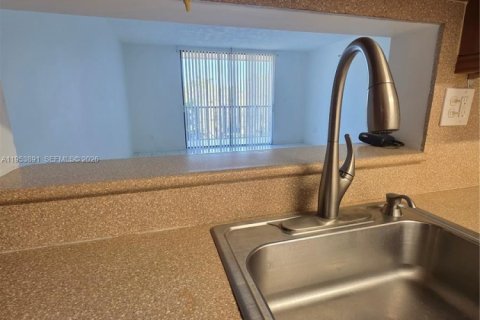 Снять в аренду кондоминиум в Майами, Флорида 2 спальни, 89.65м2, № 2008043 - фото 2