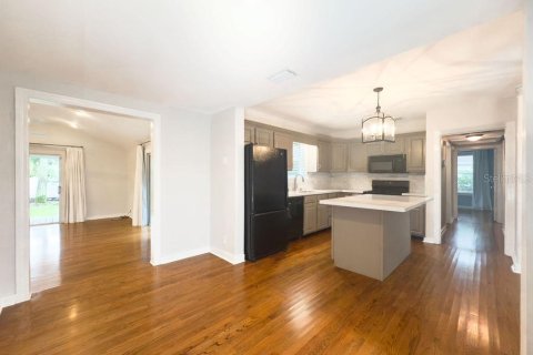 Villa ou maison à louer à Tampa, Floride: 2 chambres, 107.58 m2 № 1900602 - photo 2