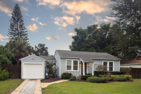 Villa ou maison à louer à Tampa, Floride: 2 chambres, 107.58 m2 № 1900602 - photo 1