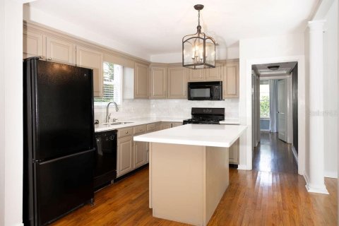 Villa ou maison à louer à Tampa, Floride: 2 chambres, 107.58 m2 № 1900602 - photo 3