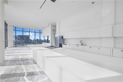 Condo in Miami, Florida, 5 bedrooms № 2185965 - photo 18
