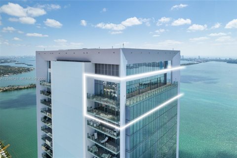 Condo in Miami, Florida, 5 bedrooms № 2185965