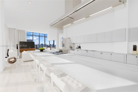 Condo in Miami, Florida, 5 bedrooms № 2185965 - photo 17