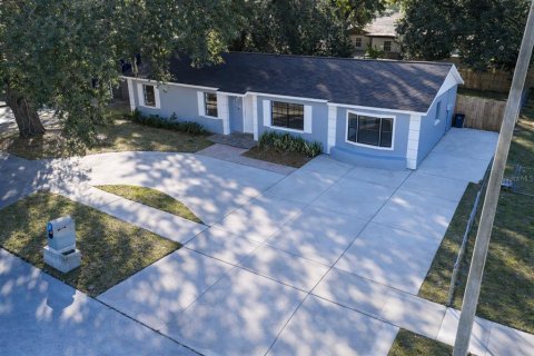 House in Lakeland, Florida 3 bedrooms, 138.98 sq.m. № 2116323 - photo 4