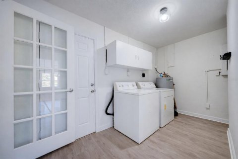 House in Lakeland, Florida 3 bedrooms, 138.98 sq.m. № 2116323 - photo 13