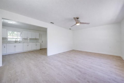 House in Lakeland, Florida 3 bedrooms, 138.98 sq.m. № 2116323 - photo 18
