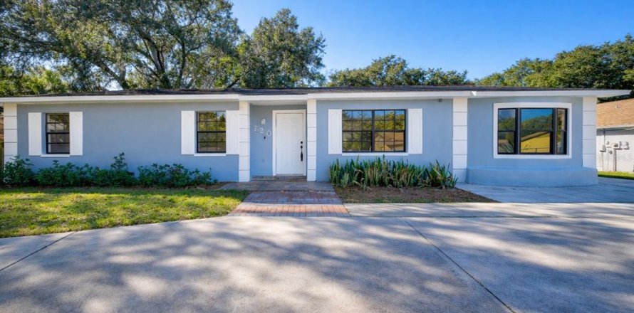 House in Lakeland, Florida 3 bedrooms, 138.98 sq.m. № 2116323